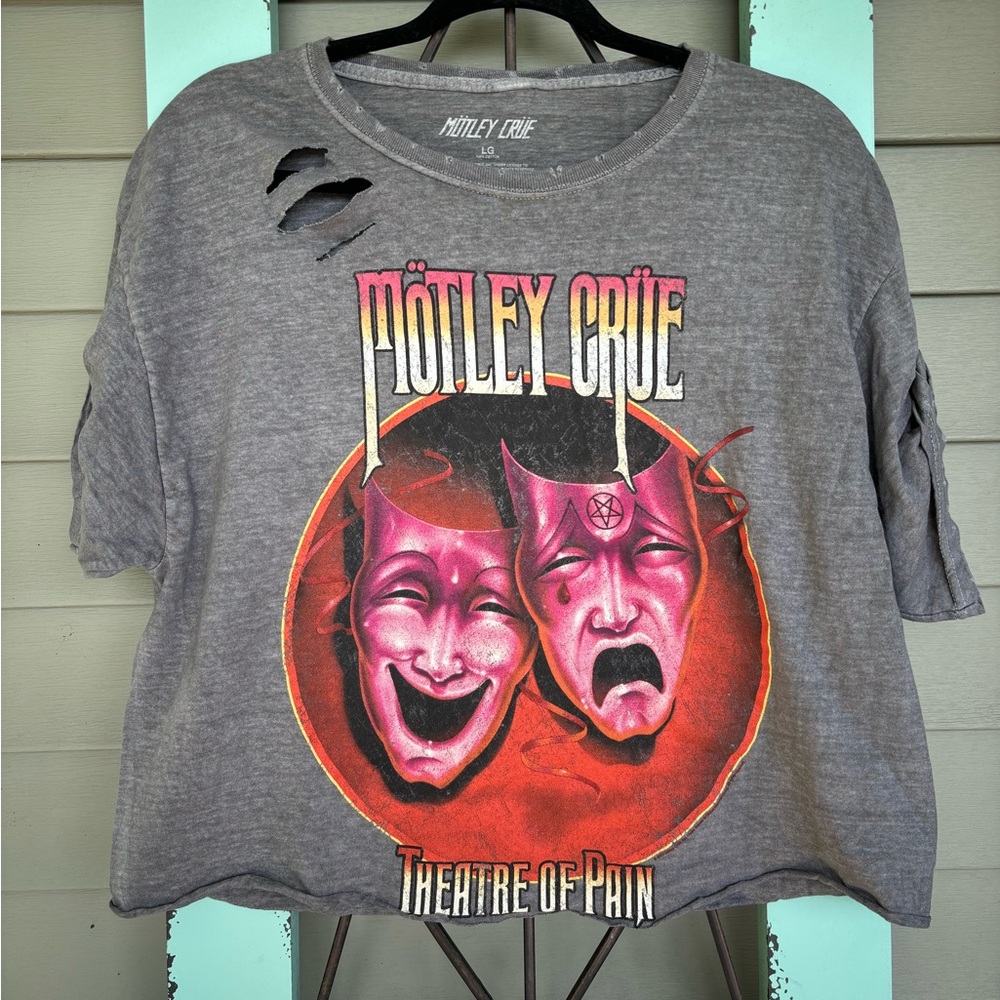 Distressed vintage motley crue theatre of pain band shirt cropped